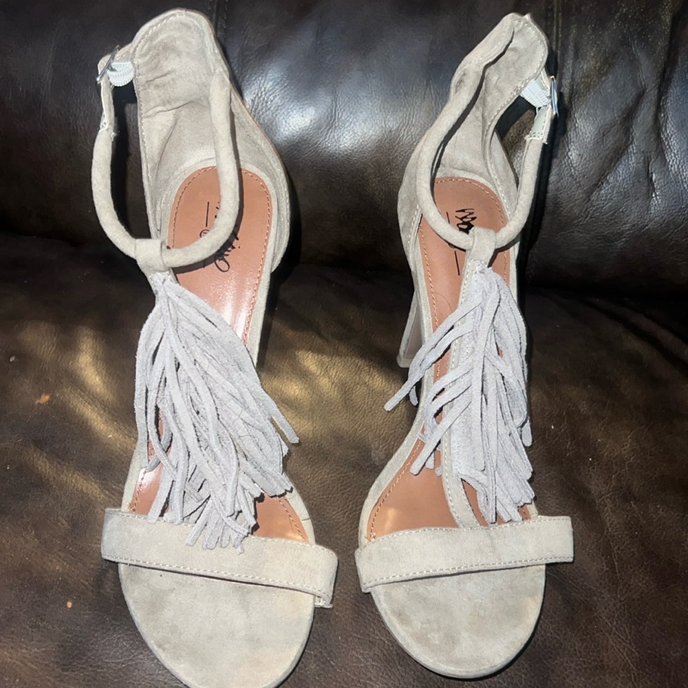 Fringed heels